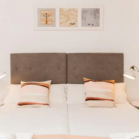 Apartment C103 - Sunny Terrace, Old Town Views Malaga